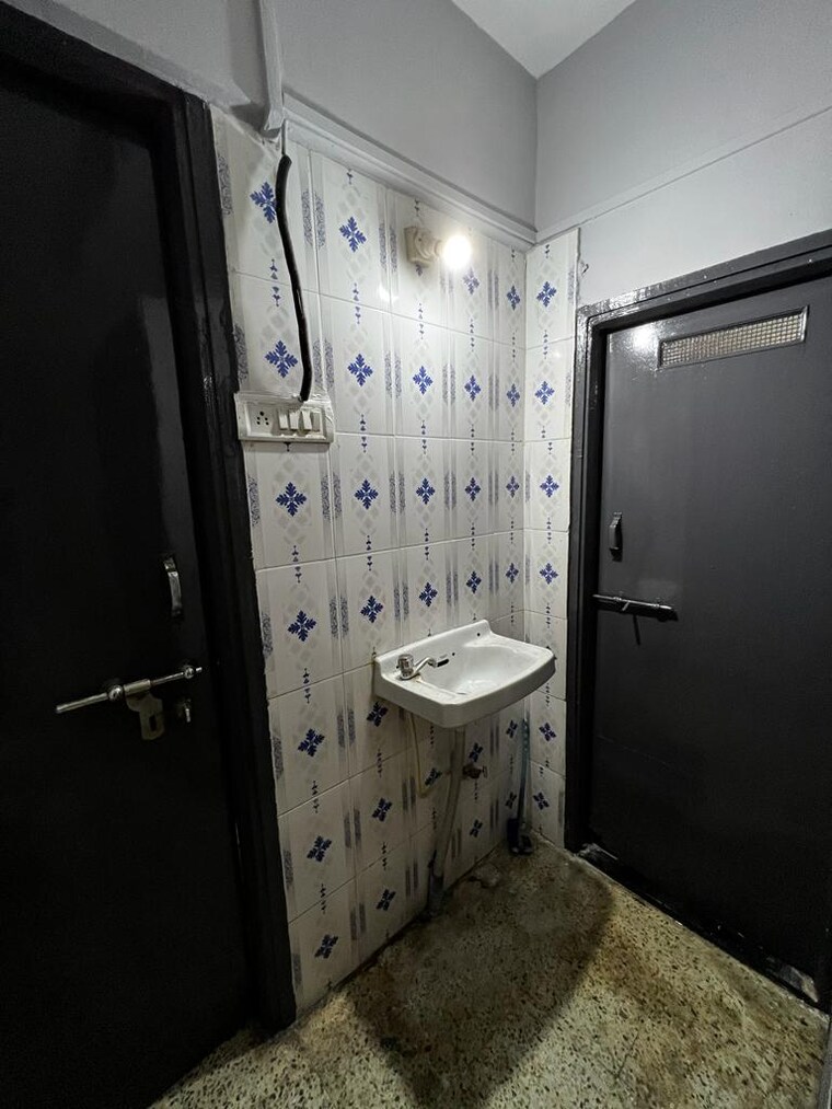 Bathroom, kothrud 1 Bedroom 500 Sq.Ft. Apartment In Kothrud Pune 9647329