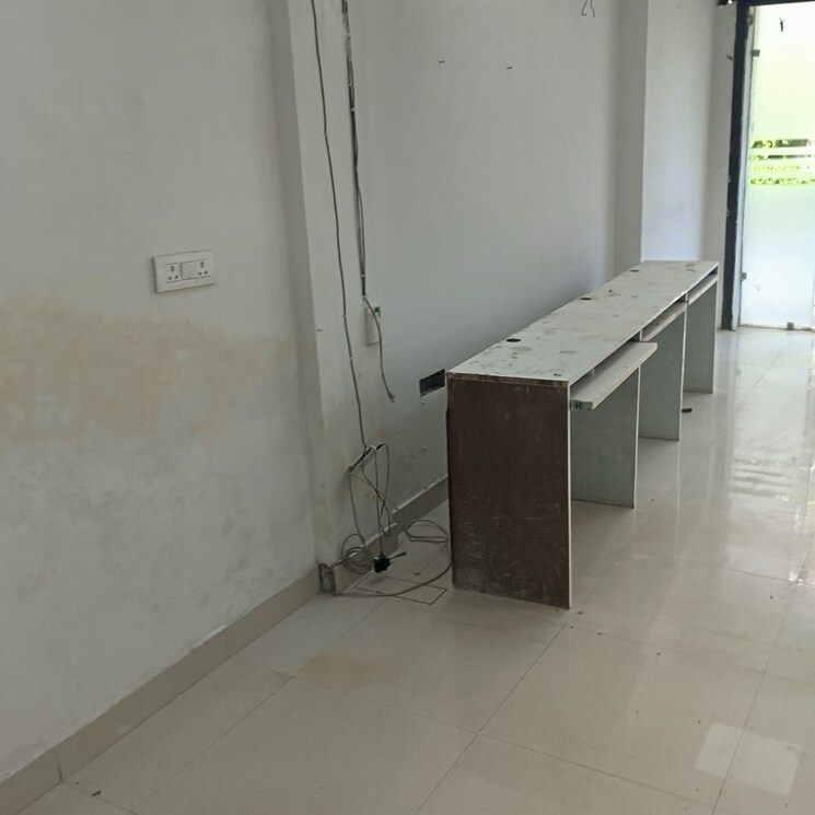 Room, vipul-plaza-faridabad Commercial Office Space 700 Sq.Ft. In Sector 81 Faridabad 9647375