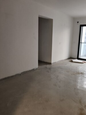 Room in 2.5 BHK Apartment at One OAK Natura, Sushant Golf City – for Sale