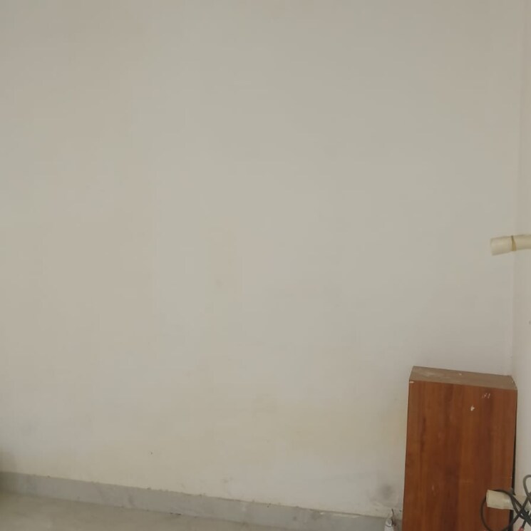 Room, vipul-plaza-faridabad Commercial Office Space 700 Sq.Ft. In Sector 81 Faridabad 9647411