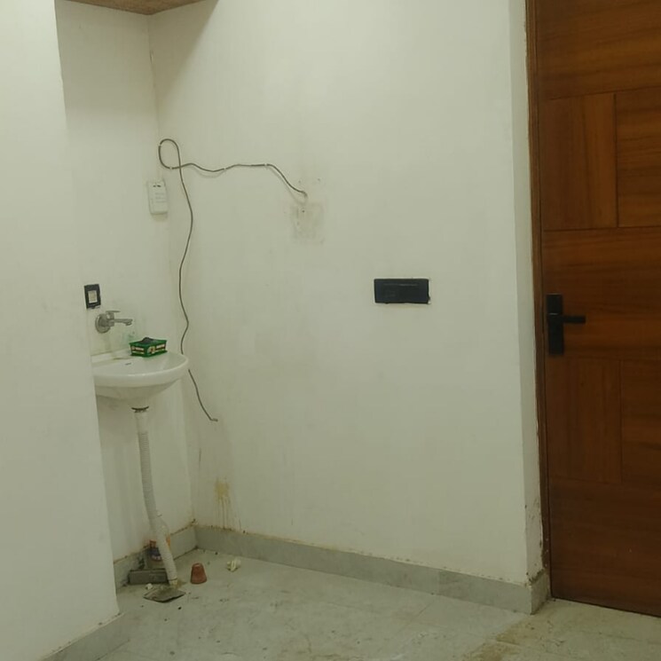 Bathroom, vipul-plaza-faridabad Commercial Office Space 700 Sq.Ft. In Sector 81 Faridabad 9647411