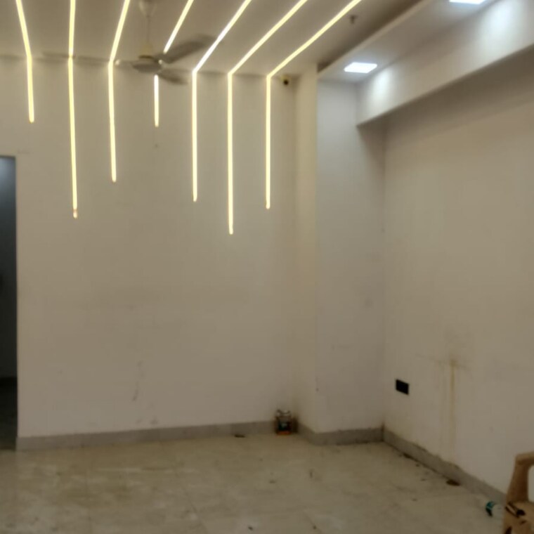 Room, vipul-plaza-faridabad Commercial Office Space 700 Sq.Ft. In Sector 81 Faridabad 9647411