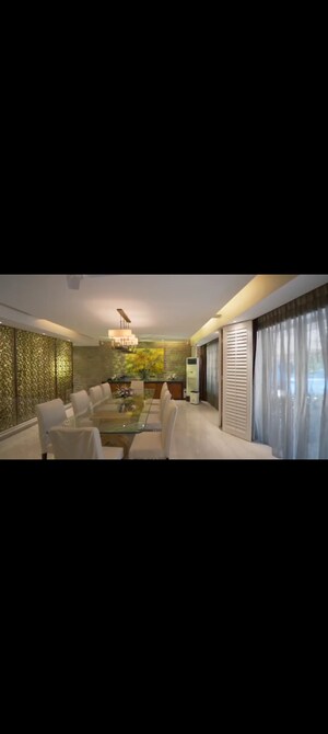 Bedroom in 5 BHK Independent House at Juhu – for Sale