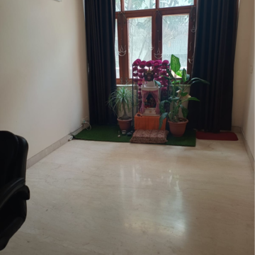 Room in 4 BHK Builder Floor at Boutique Residential Apartments A-10 3, Vasant Vihar – for Rent