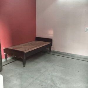 Room in 3 BHK Apartment at Supertech Cape Town, Sector 74 – for Rent