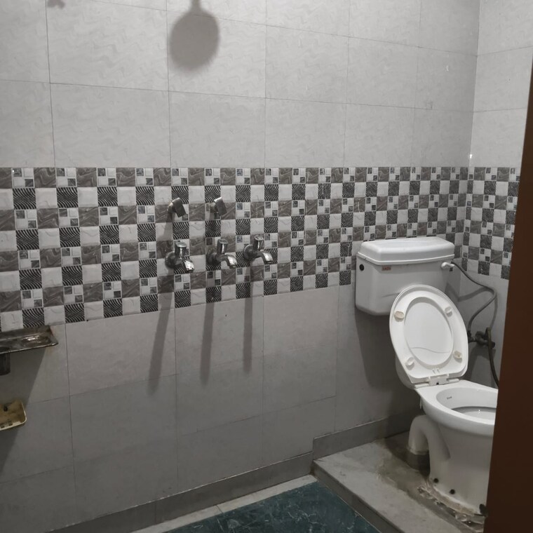 Bathroom, supertech-cape-town 3 Bedroom 1625 Sq.Ft. Apartment In Sector 74 Noida 9647450