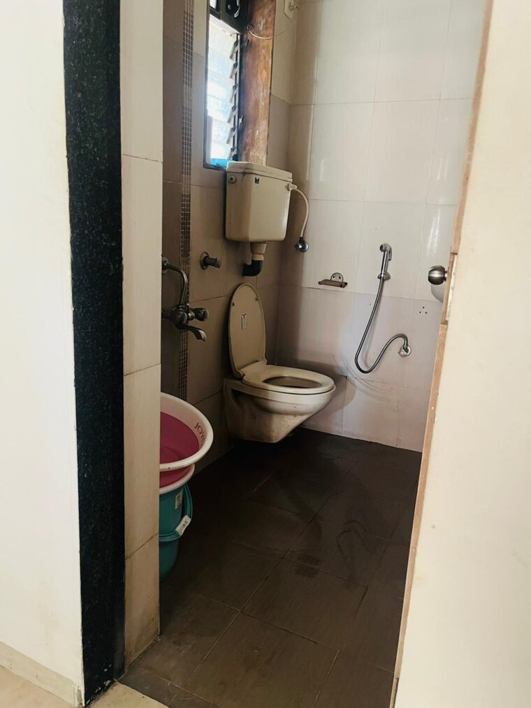 Bathroom, hill-view-chs-kharghar 3 Bedroom 100 Sq.Yd. Apartment In Kharghar Navi Mumbai 9647432