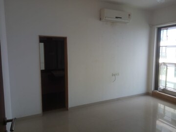 Room in 2.5 BHK Apartment at Rustomjee Elanza, Malad West – for Rent