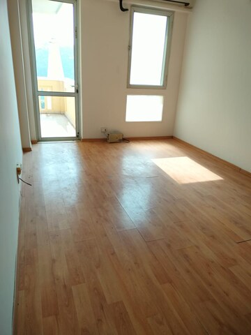 Room in 4 BHK Apartment at DLF Westend Heights, Sector 53 – for Rent