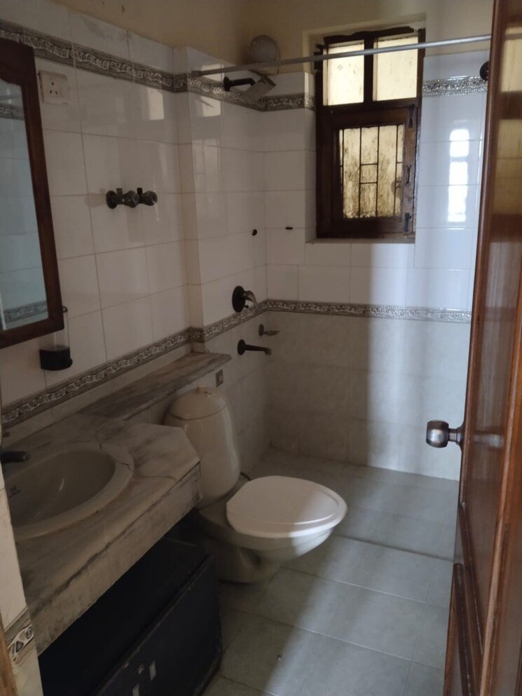 Bathroom, ats-green-ii 3 Bedroom 1260 Sq.Ft. Apartment In Sector 50 Noida 9647468