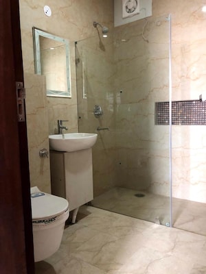 Bathroom in 3.5 BHK Builder Floor at Jadhunath Enclave, Sector 29 – for Rent
