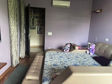 Bedroom in 3 BHK Builder Floor at Gupta Awas, Sector 43 – for Rent