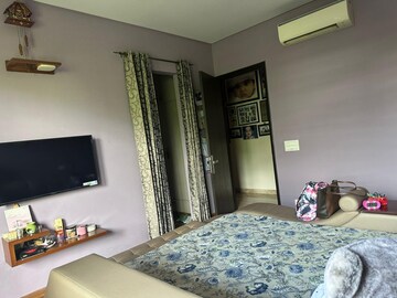 Bedroom in 3 BHK Builder Floor at Gupta Awas, Sector 43 – for Rent