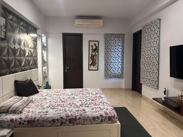 Bedroom in 3 BHK Builder Floor at Gupta Awas, Sector 43 – for Rent