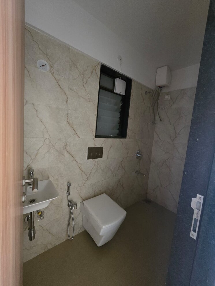 Bathroom, pratham-arc-aura 2 Bedroom 628 Sq.Ft. Apartment In Andheri West Mumbai 9647548