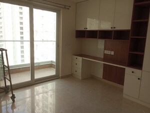 Room in 3 BHK Apartment at Aurobindo Kohinoor, Serilingampally – for Rent