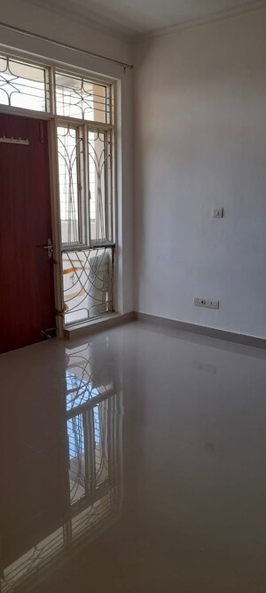 Room in 2 BHK Builder Floor at DLF City Gurgaon, Sector 27 – for Rent