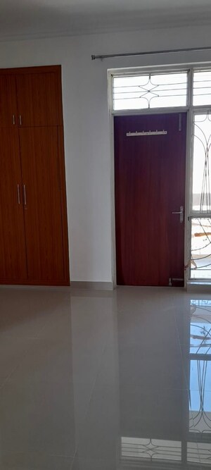 Furnished Amenities in 2 BHK Builder Floor at DLF City Gurgaon, Sector 27 – for Rent