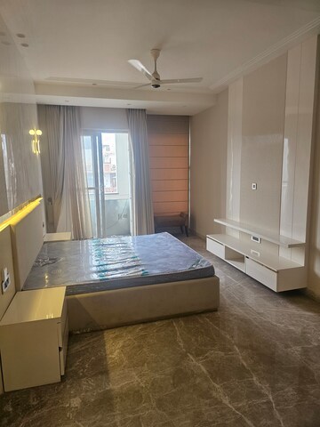 Furnished Amenities in 4 BHK Builder Floor at Anand Vihar – for Sale