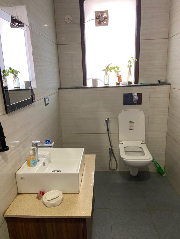 Bathroom, vipul-square 4 Bedroom 2700 Sq.Ft. Builder Floor In Sushant Lok I Gurgaon 9647628