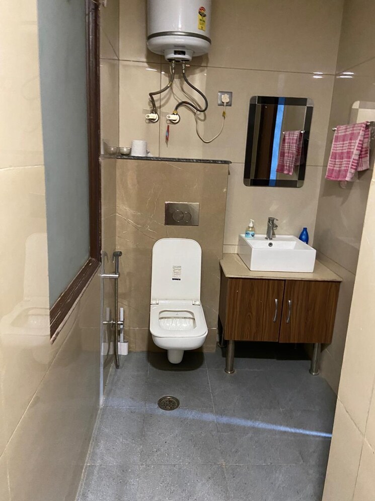 Bathroom, vipul-square 4 Bedroom 2700 Sq.Ft. Builder Floor In Sushant Lok I Gurgaon 9647628