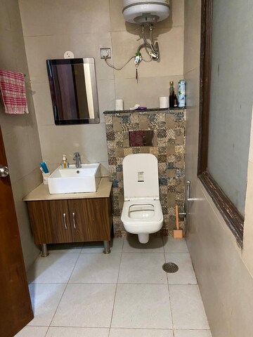 Master Bedroom in 4 BHK Builder Floor at Vipul Square, Sushant Lok I – for Rent