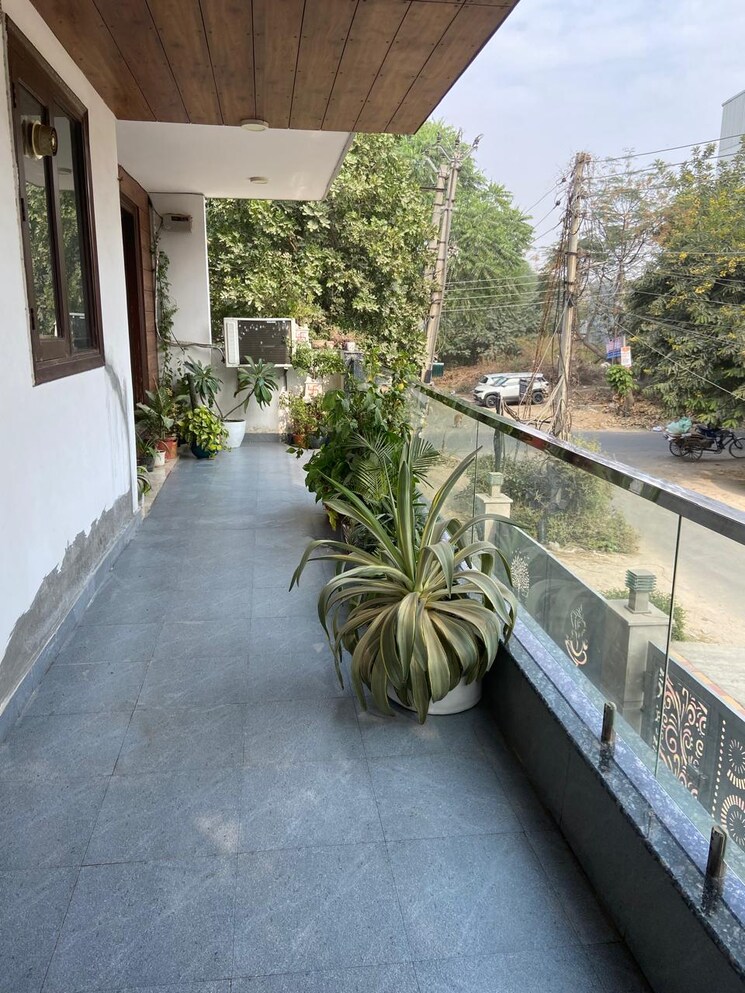 Balcony, vipul-square 4 Bedroom 2700 Sq.Ft. Builder Floor In Sushant Lok I Gurgaon 9647628