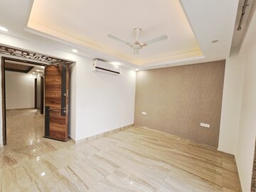 Room in 3 BHK Builder Floor at Builder Floor, Sector 28 – for Rent