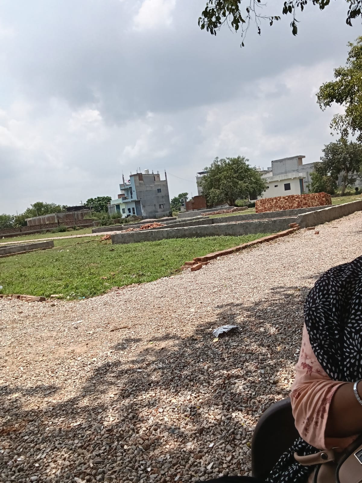 Plot For Sale in Krishna Kunj 