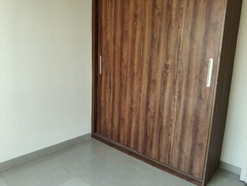 Room in 2 BHK Apartment at Emaar Emerald Estate, Sector 65 – for Rent