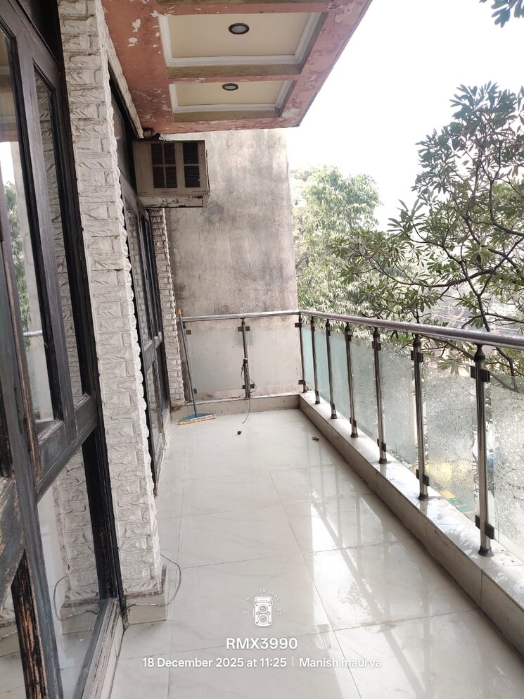 Balcony, greater kailash ii 3 Bedroom 2250 Sq.Ft. Builder Floor In Greater Kailash ii Delhi 9647685