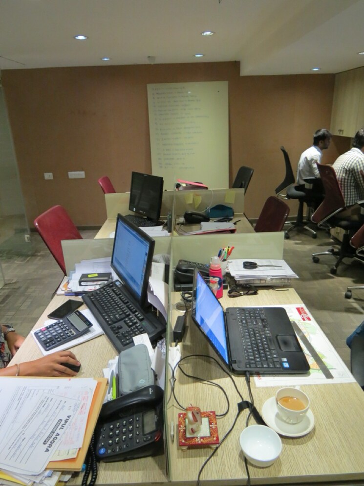 Team Area, universal-trade-tower Commercial Office Space 1000 Sq.Ft. In Sispal Vihar Gurgaon 9647717