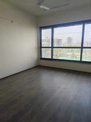 Room in 3 BHK Apartment at Kalpataru Magnus, Bandra East – for Rent