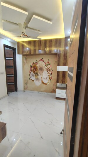 3 BHK Builder Floor For Rent in Dwarka Mor