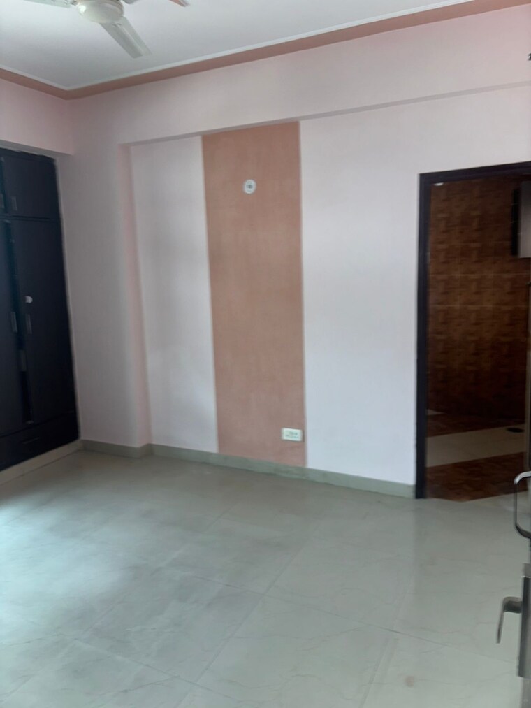 Room, supertech-icon 2 Bedroom 1000 Sq.Ft. Apartment In Ahinsa Khand 2 Ghaziabad 9647720