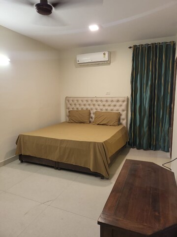 Bedroom in 4 BHK Builder Floor at Dlf Phase ii – for Rent