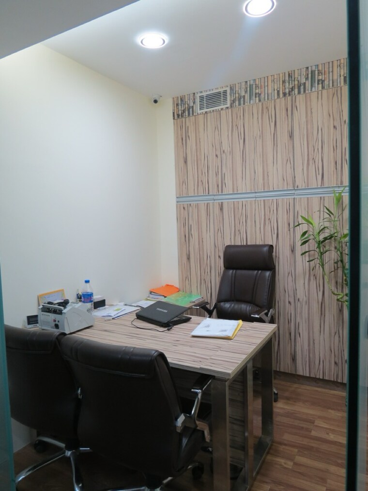 Team Area, universal-trade-tower Commercial Office Space 1200 Sq.Ft. In Sispal Vihar Gurgaon 9647744