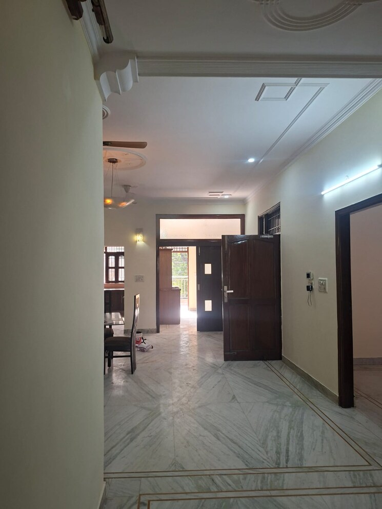 Room, sector 48 3 Bedroom 300 Sq.Yd. Builder Floor In Sector 48 Noida 9647875