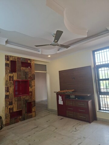 Living Room in 3 BHK Builder Floor at Sector 48 – for Rent