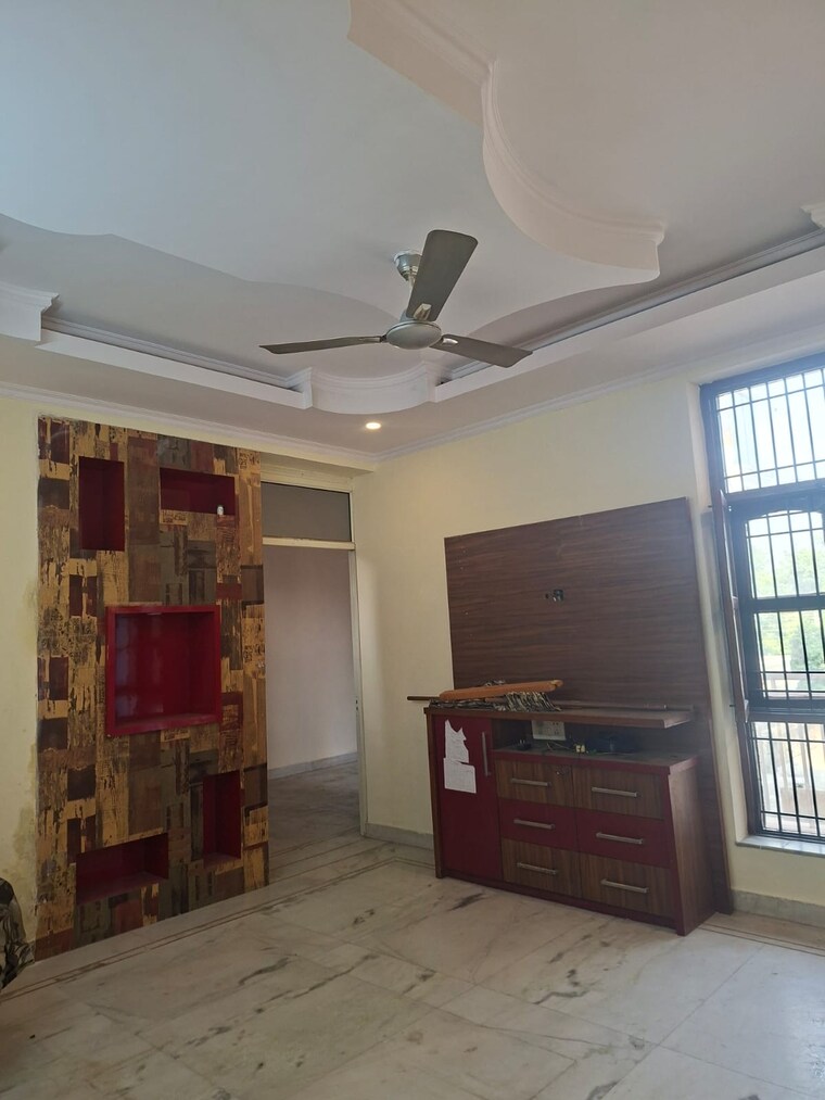 Living Room, sector 48 3 Bedroom 300 Sq.Yd. Builder Floor In Sector 48 Noida 9647875