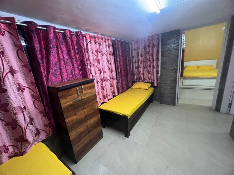 Room, subhanpura Pg For Boys & Girls In Subhanpura 9211796