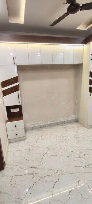 Room in 2 BHK Builder Floor at Dwarka Mor – for Sale