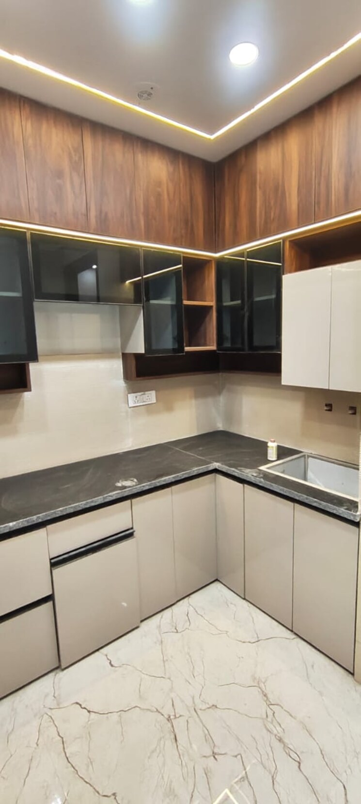 Kitchen, dwarka mor 2 Bedroom 50 Sq.Yd. Builder Floor In Dwarka Mor Delhi 9647921
