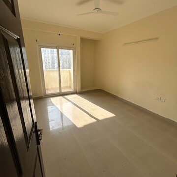 Room in 2 BHK Apartment at Paramount Floraville, Sector 137 – for Rent