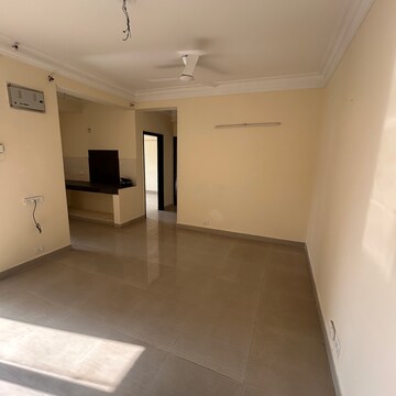 Room in 2 BHK Apartment at Paramount Floraville, Sector 137 – for Rent