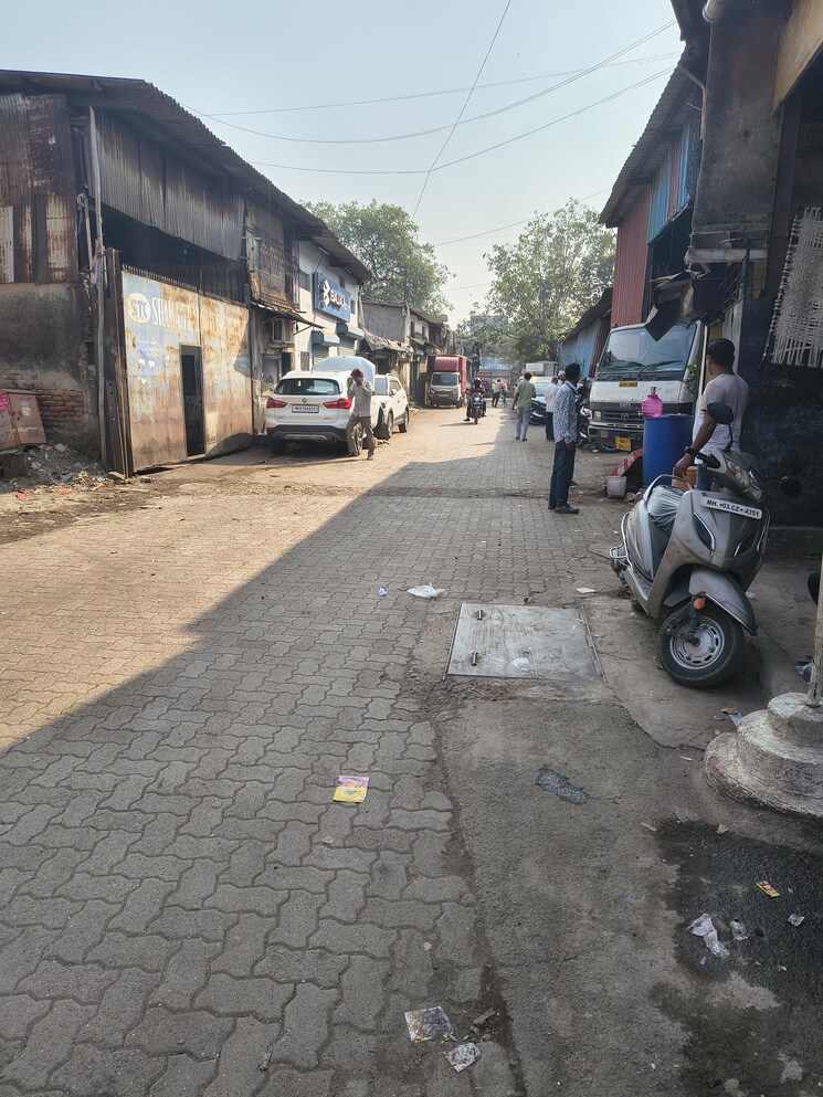  Parking, vidyavihar west Commercial Warehouse 1800 Sq.Yd. In Vidyavihar West Mumbai 9647936