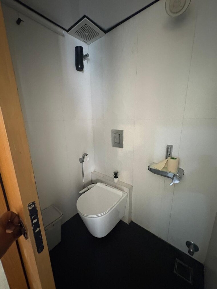 Bathroom, nutan-madhuban-apartment 1 Bedroom 500 Sq.Ft. Apartment In Worli Mumbai 9647973