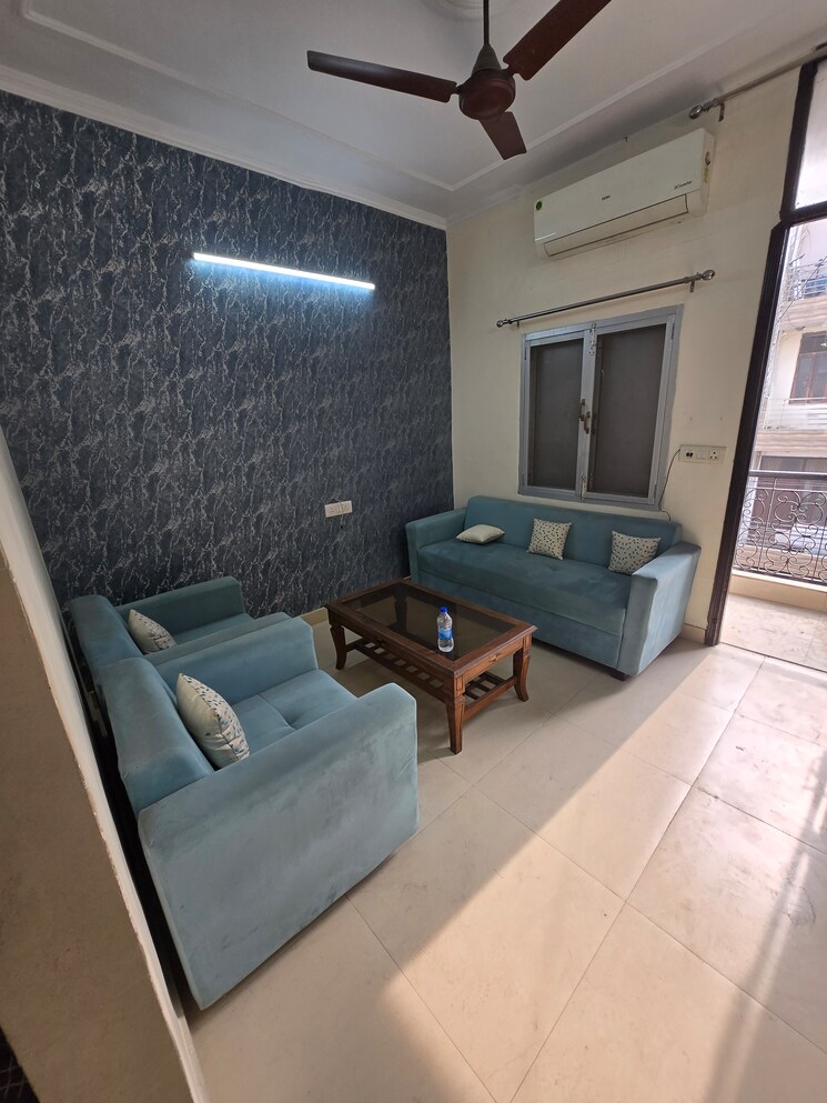 Living Room, lajpat nagar 4 1.5 Bedroom 500 Sq.Ft. Apartment In Lajpat Nagar 4 Delhi 9647980