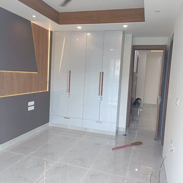 Building Lobby in 3 BHK Builder Floor at Vipul World Floors, Sector 48 – for Rent