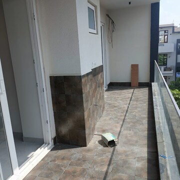 Balcony in 3 BHK Builder Floor at Vipul World Floors, Sector 48 – for Rent